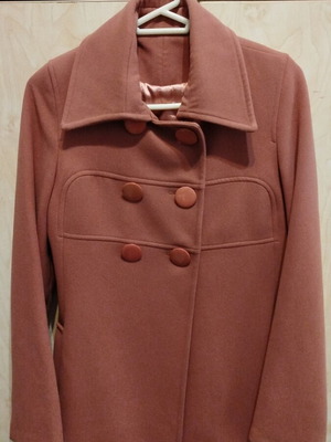 Women or girls coat coral like new, size XS-small