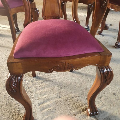 Carved dining set like new, solid walnut wood with lion feet