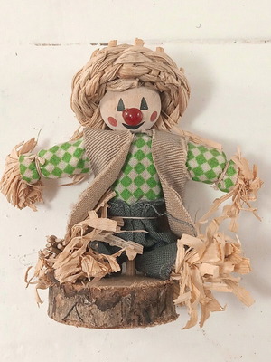 Scarecrow figurine made of natural materials 7.5x8 cm like new