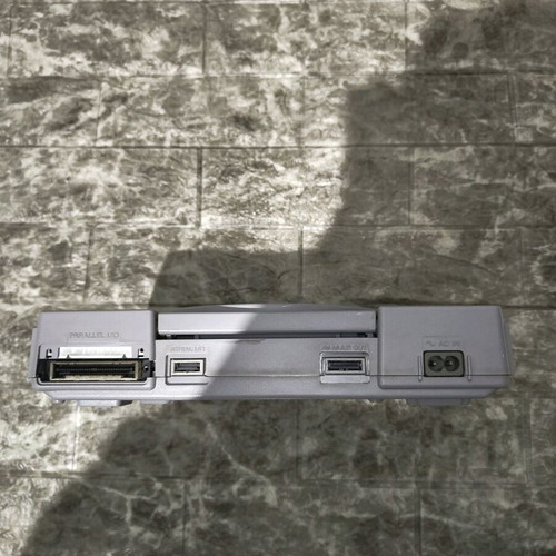 Sony PlayStation PS1 τσιπαρισμένο σαν καινούργιο με χειριστήριο και καλώδια