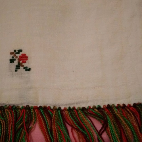 Woven table runner used with small woven flowers and fringe