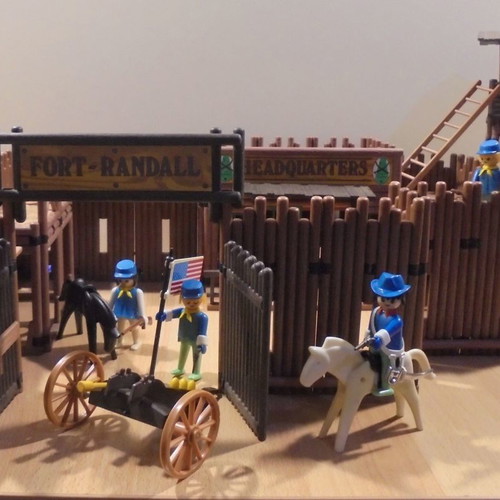 Playmobil Fort Randall officers' fort used