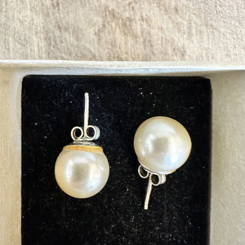 Pearl earrings like new, champagne color, silver