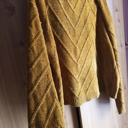Women's sweater used, mustard color, size XL