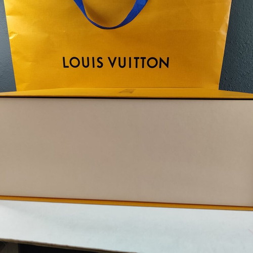Louis Vuitton κουτί συσκευασίας και χάρτινη τσάντα μεταχειρισμένα