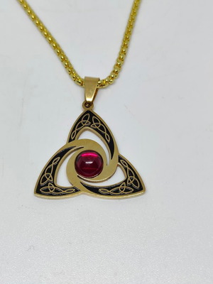 Celtic Triquetra Μενταγιόν με Κόκκινο Κρύσταλλο σαν καινούργιο