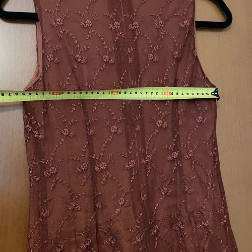 Dress with embroidered lace like new, size Small