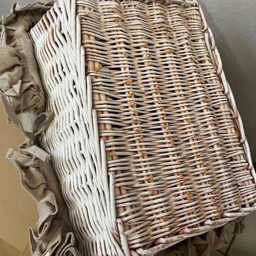 Wicker basket new with linen fabric lining and handmade knitted flower