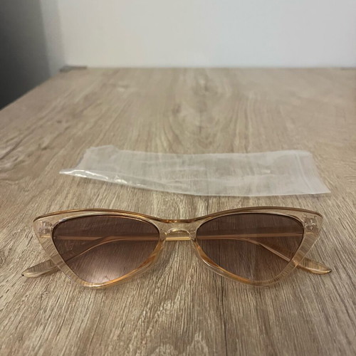 Shein cat-eye sunglasses like new, beige frame with brown lenses
