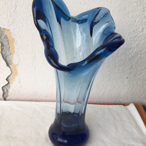 Glass vase like new without cracks or scratches