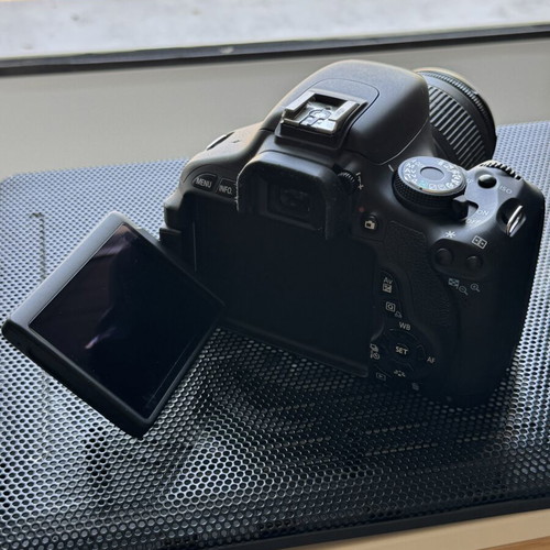 Canon EOS 600D DSLR camera with Canon 18-55 lens like new