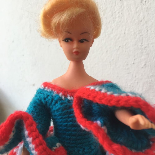 Spaniola doll with knitted dress and movable upper limbs