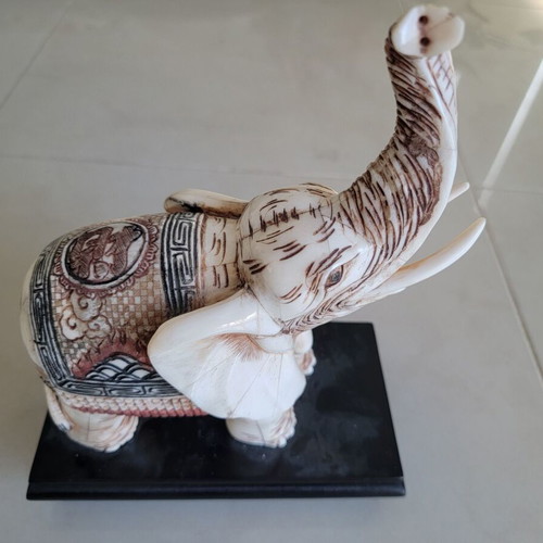 Elephant Decoration with Stand from Thailand like new