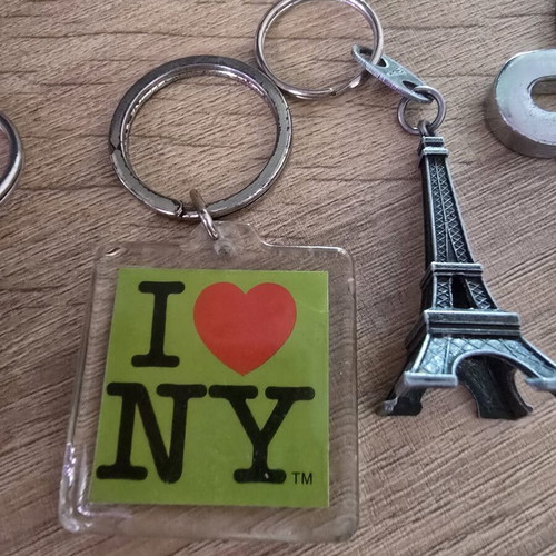 Collection of 7 decorative and souvenir keychains (Fidget, Souvenirs)
