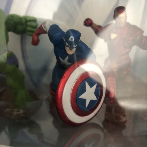 Avengers Classic Figurine Set new Disney Store exclusive Marvel