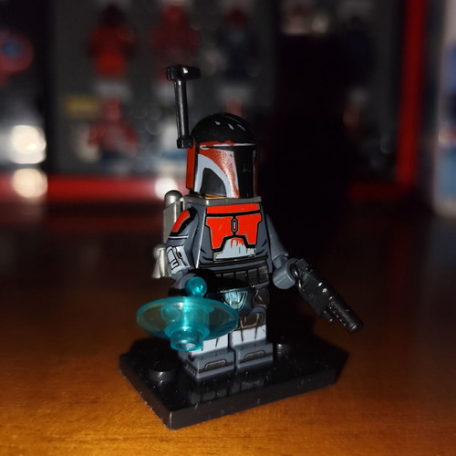 Mandalorian Super Commando (V1) minifigure with accessories