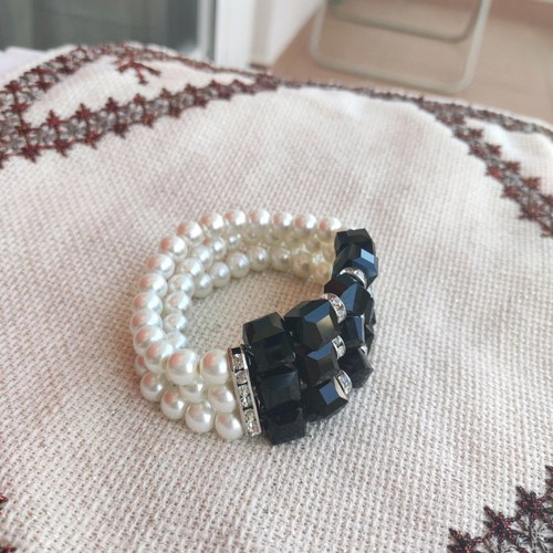 Bracelet with pearls and crystals elastic made to order
