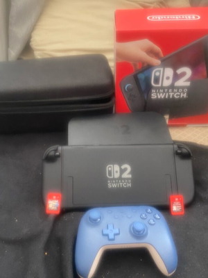 Nintendo Switch 2 като нов с 2 игри, Bluetooth контролер, зарядно и голям калъф
