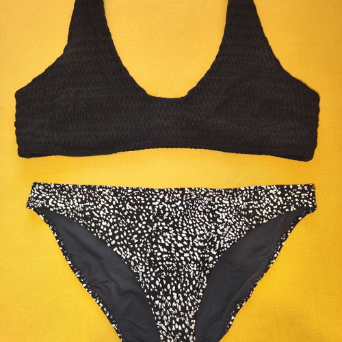 Black and white bikini XL used, comfortable and flattering fit