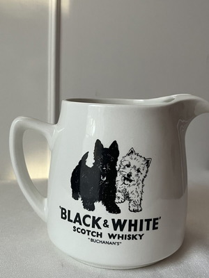 Vintage διαφημιστική κανάτα Black & White Scotch Whisky μεταχειρισμένη