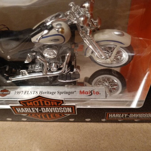 Harley Davidson 1997 FLSTS Heritage Springer motorcycle model 1:18 like new