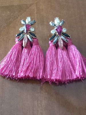 Σκουλαρίκια με ροζ φούντα και πέτρες σαν καινούργια