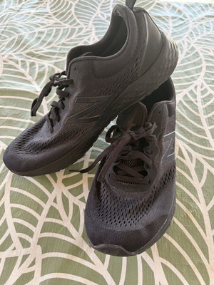 New Balance Fresh Foam Arishi sneakers size 45.5 like new, black