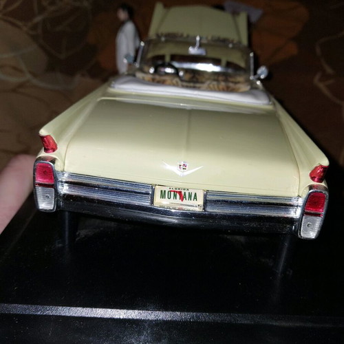 Scarface Cadillac Series 62 1963 with Jada figurine, like new