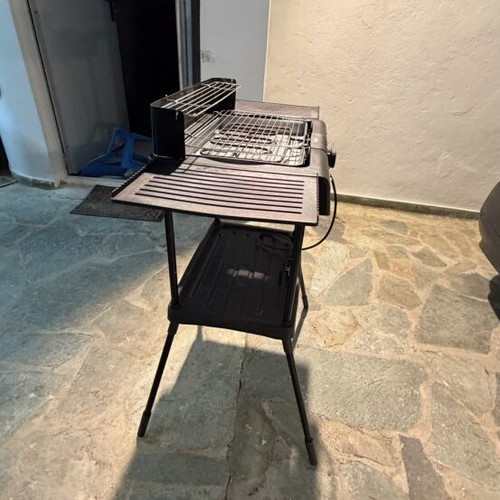 Bruno BRN-0190 Electric BBQ Grill 2400W like new with protective cover