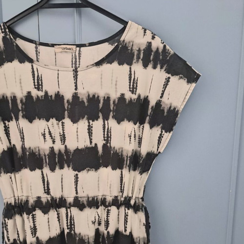 Urban dress with abstract black and white print like new