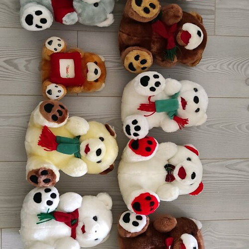 Plush teddy bears like new, all together