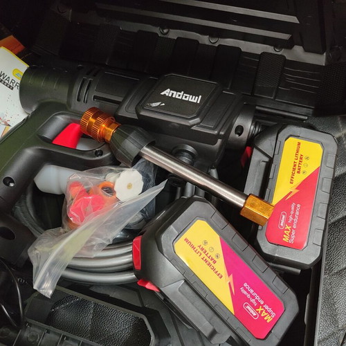 Pressure washer with 2 batteries 48V new