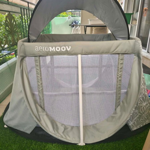 Aeromoov Instant Travel Cot like new with mosquito net and sunshade