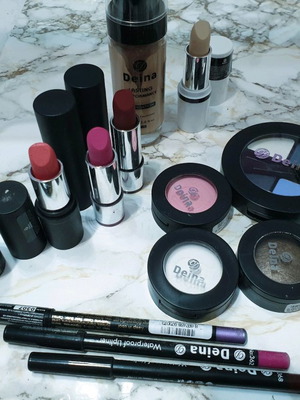 Make up set new with concealer, eyeshadows, lipsticks and pencils