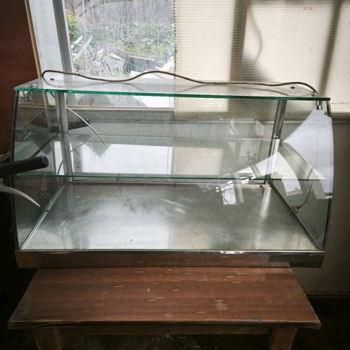 Cheese display case like new, excellent condition and operation