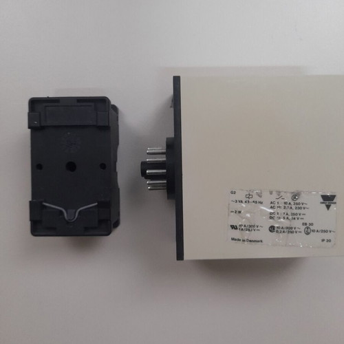 Ενισχυτής φωτοκυττάρων Carlo Gavazzi S 1420 156 230 σαν καινούργιο με βάση για ράγα