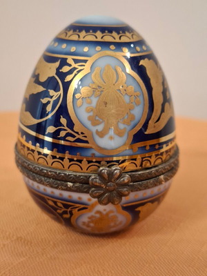 Limoges porcelain egg like new, painted blue and gold tones