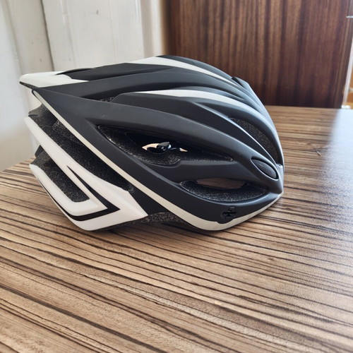 Protective helmet for bicycle or scooter like new
