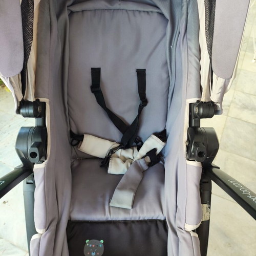 Kangaroo baby set like new with chair, relax and car seat