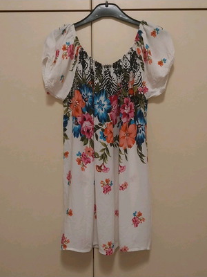 Gianni white floral summer blouse size L like new