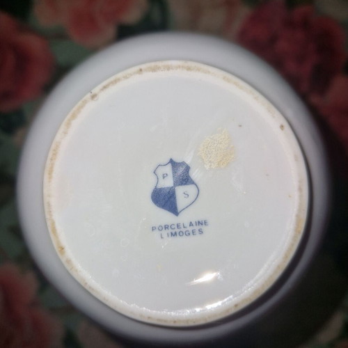 Limoge porcelain vase like new