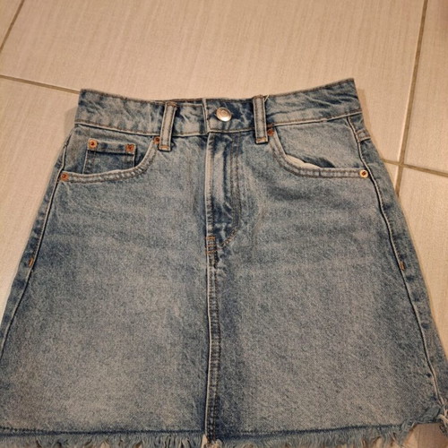 Stradivarius denim mini skirt like new, size small, light blue