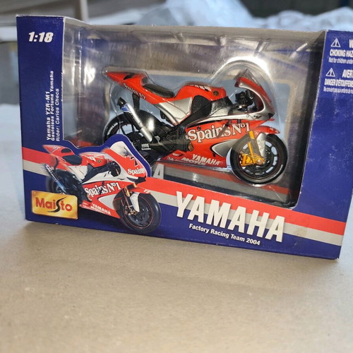 Yamaha YZR-M1 Moto GP 2004 Miniature New