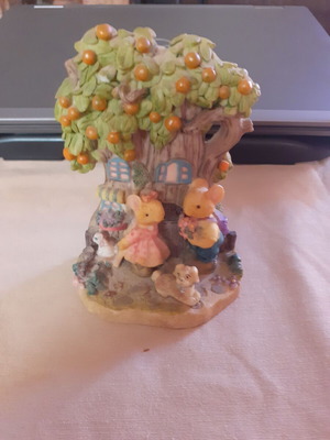 Decorative item used 10x12x9 cm