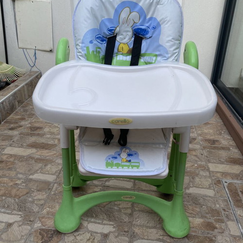 Child high chair for feeding