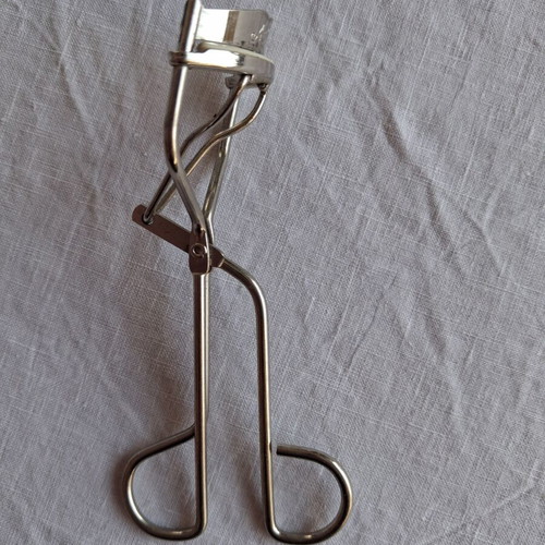 Vintage Amy Eyelash Curler used with silicone pad