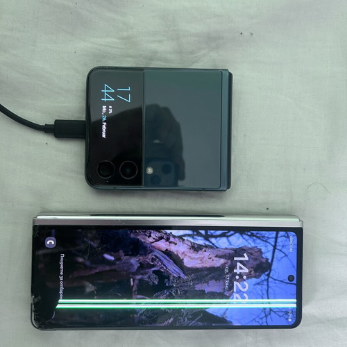 Samsung Fold 3 and Flip 3 phones used for parts