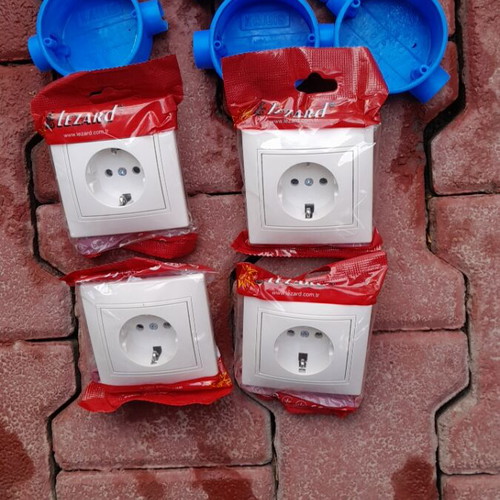 Lezard wall sockets new with boxes