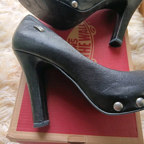 Replay pumps used, black, size 39, with heel scratch
