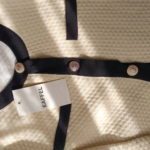 Classic cardigan size M new for all seasons